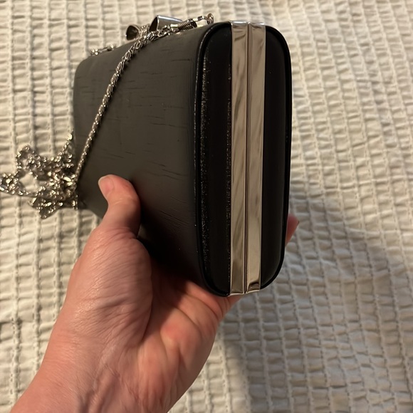 Clutch - Picture 3 of 4